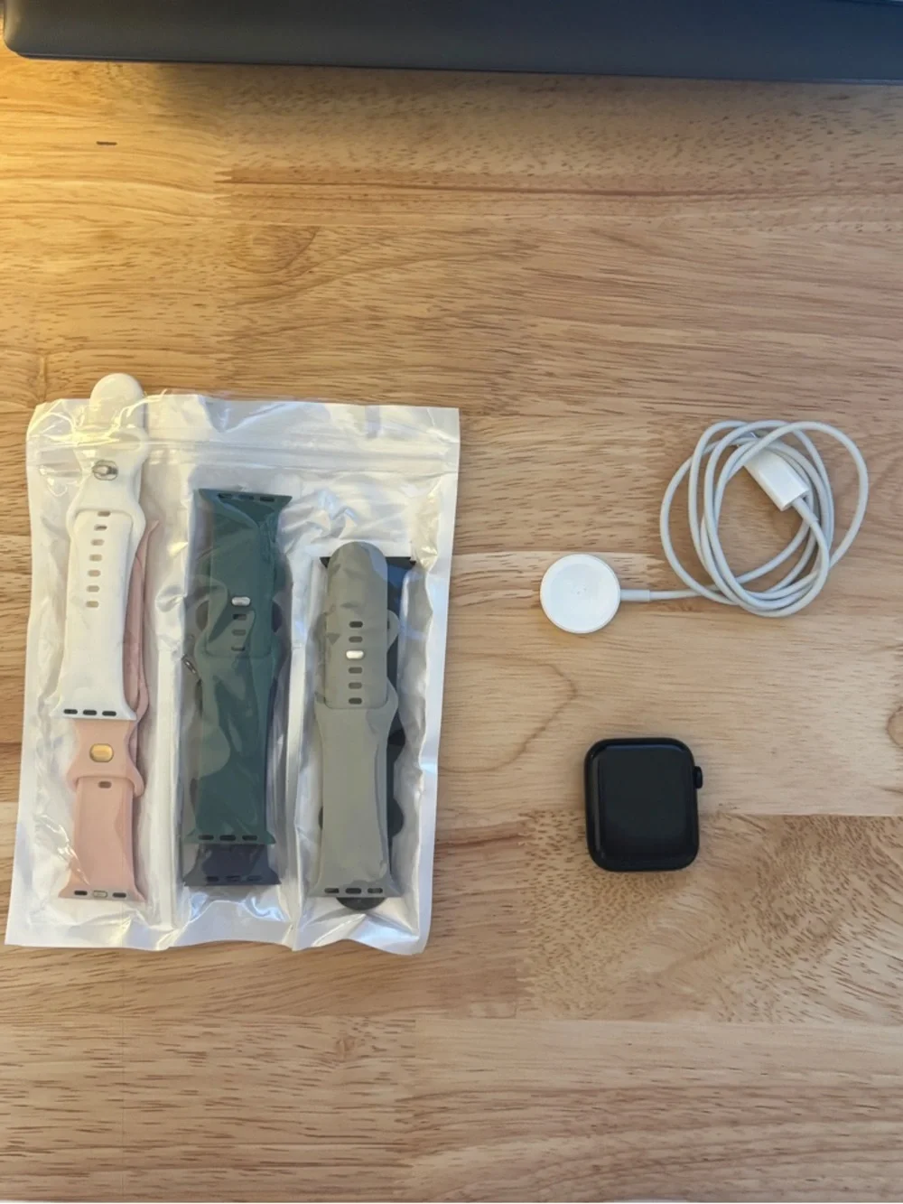 Apple Watch SE - Picture 1 of 2
